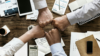 Six Ways to Improve Financial Service Client Relations with SMS & Email